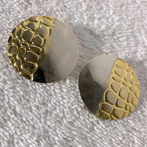 Vintage Gold Silver Tone Textured Metal Circle Clip On Earrings - Picture 1 of 6